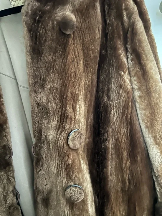 Real Fur Luxurious Vintage Fur Coat – Classic & Elegant - Picture 7 of 15